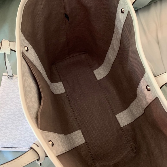 Michael Kors purse - Picture 2 of 3